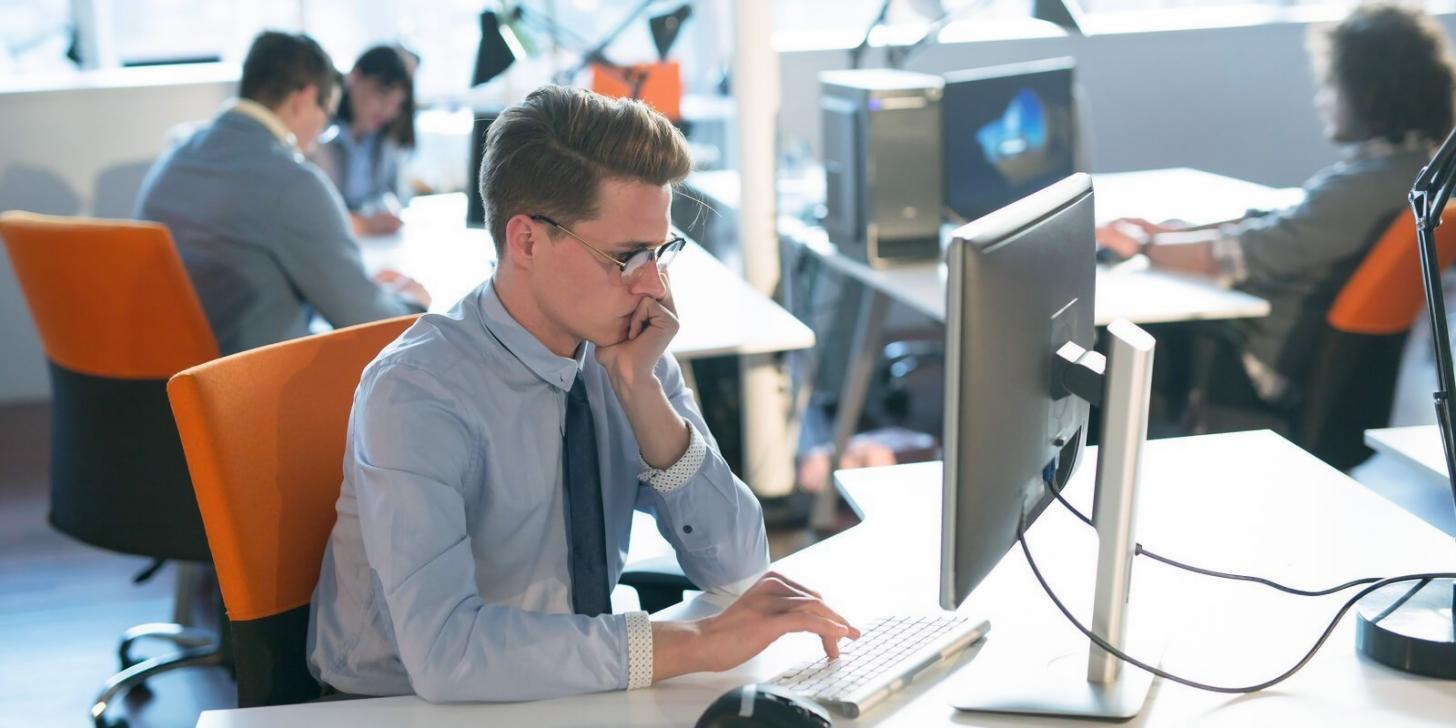 Vista de sesión práctica de auditoría SEO mostrando análisis en tiempo real